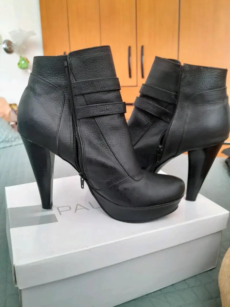 Botines negros de cuero con taco - 3