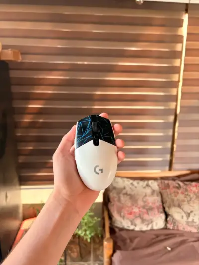 Mouse gaming inalámbrico Logitech - miniatura 1
