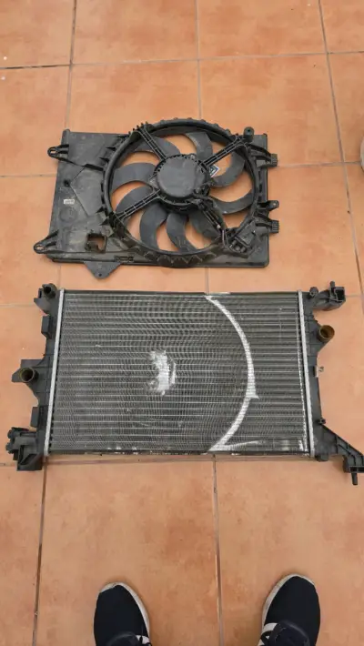 Radiador con ventilador usado - miniatura 1
