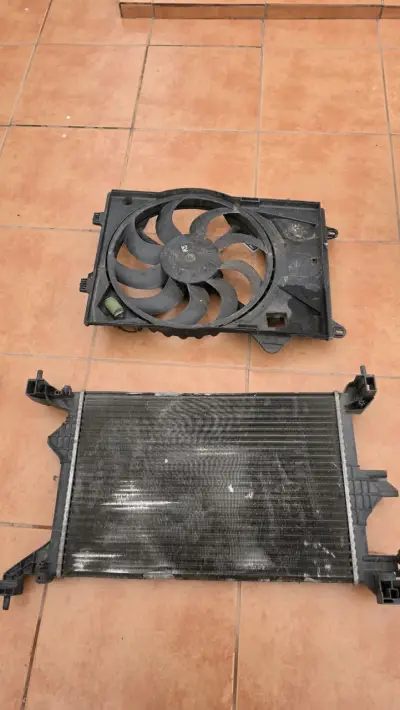 Radiador con ventilador usado - miniatura 2