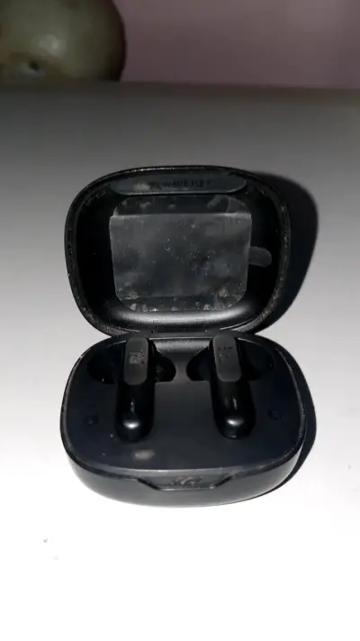 Auriculares inalámbricos JBL negros - miniatura 1
