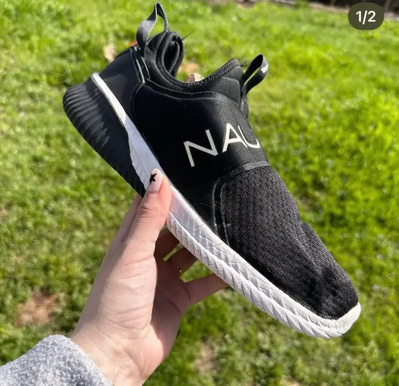 Zapatillas negras deportivas