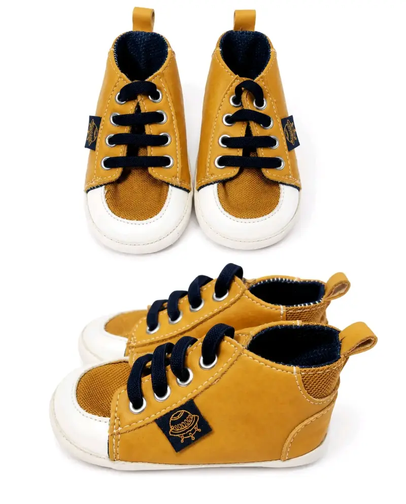 Zapatitos color mostaza para bebé talla 8 cm