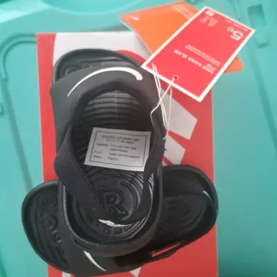 Sandalias negras Nike infantiles - miniatura 3