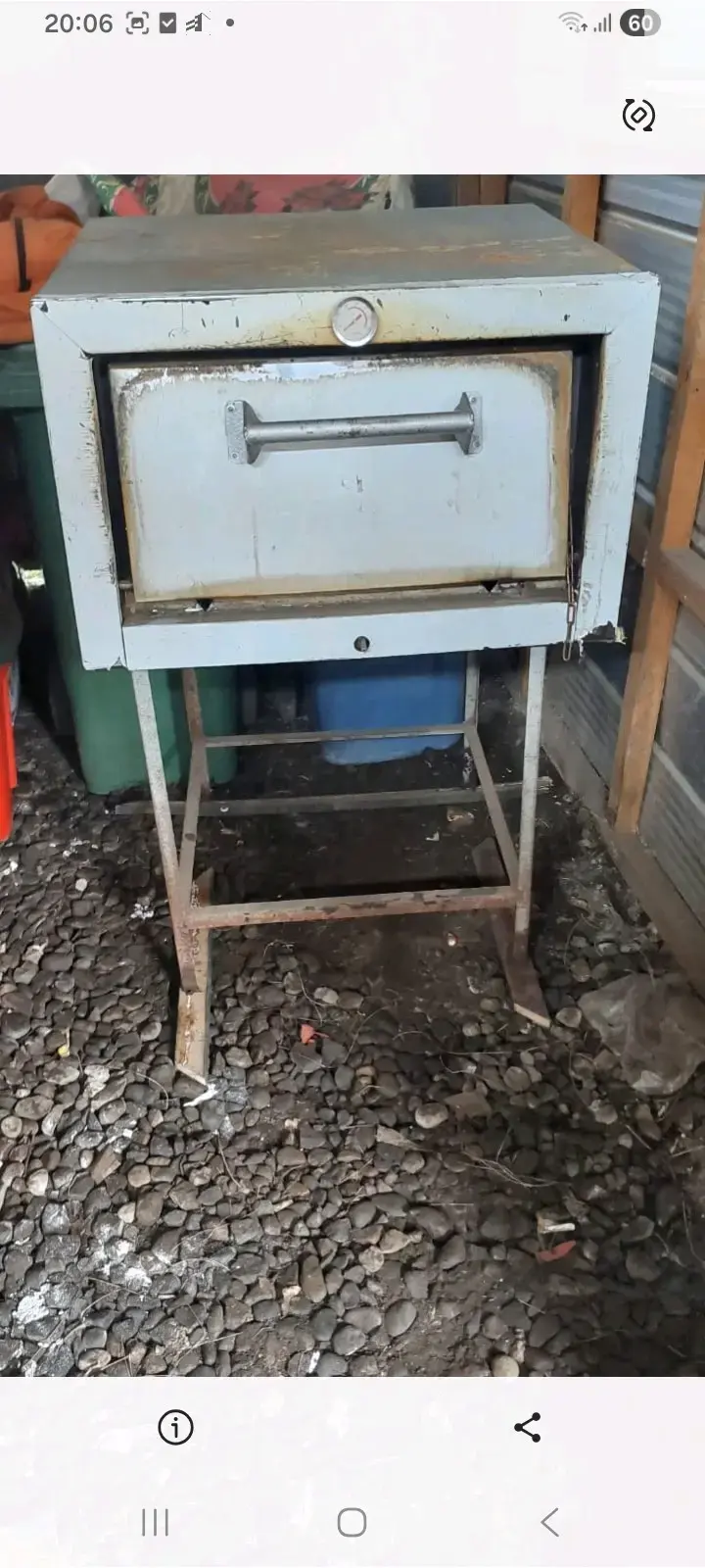 Horno metálico usado en base - 1