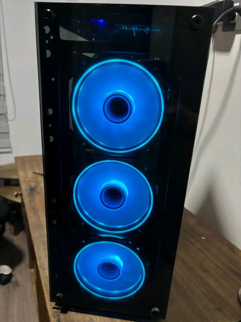 PC Gamer con iluminación RGB - 2