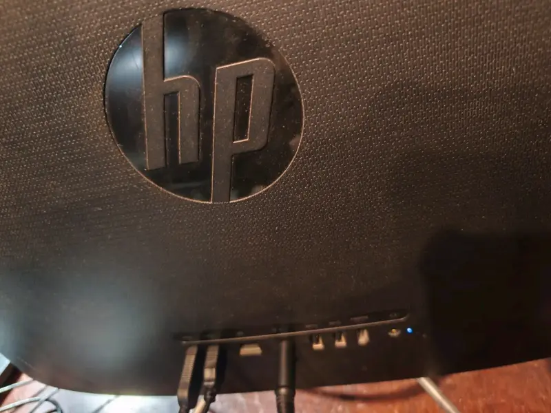 PC de escritorio HP con pantalla, all in one - 3