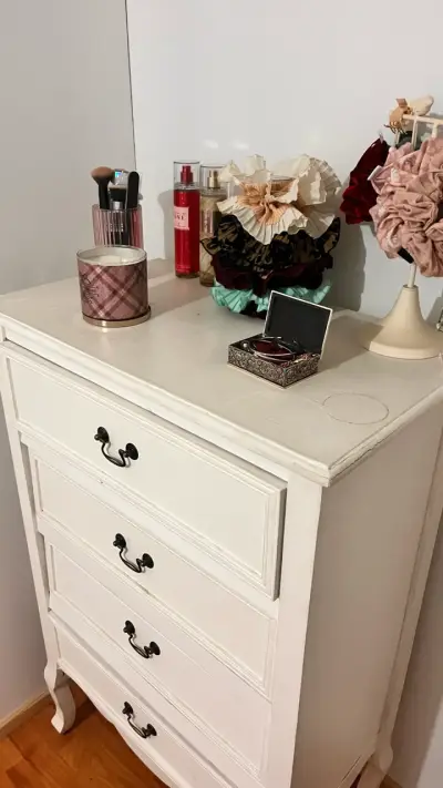 Cómoda blanca de 4 cajones - miniatura 2