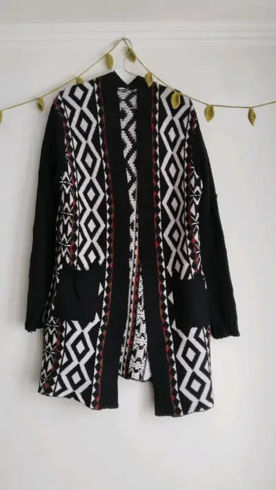 Cardigan negro y rojo étnico - miniatura 1