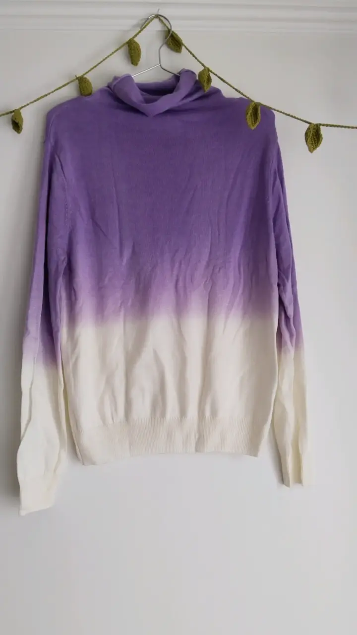 Suéter degradado morado y blanco - 1