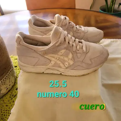 Zapatillas de cuero blancas talla 40 - miniatura 1