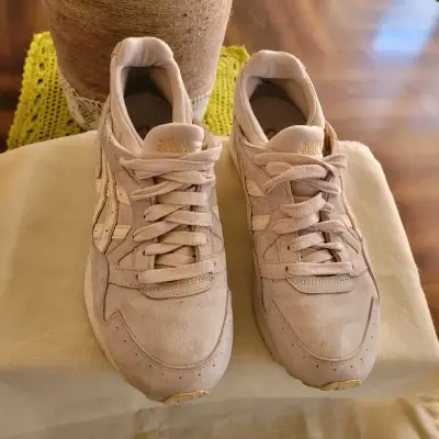 Zapatillas de cuero blancas talla 40 - miniatura 2