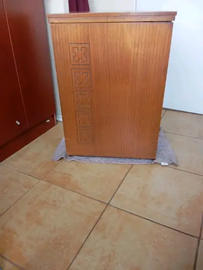 Máquina de coser Singer con mueble - miniatura 4
