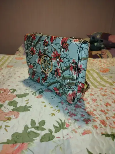 Cartera floral convertible Guess - miniatura 4