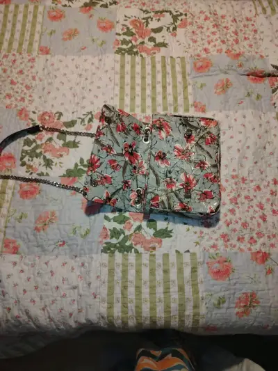 Cartera floral convertible Guess - miniatura 6