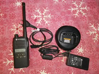 Radio Motorola EP350 VHF profesional - miniatura 2