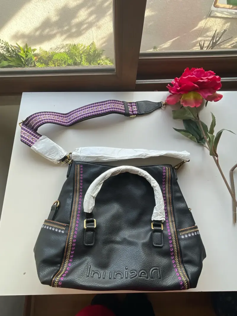 Bolso Desigual negro con bordados coloridos - 1