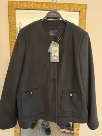 Chaqueta negra con bolsillos - miniatura 1