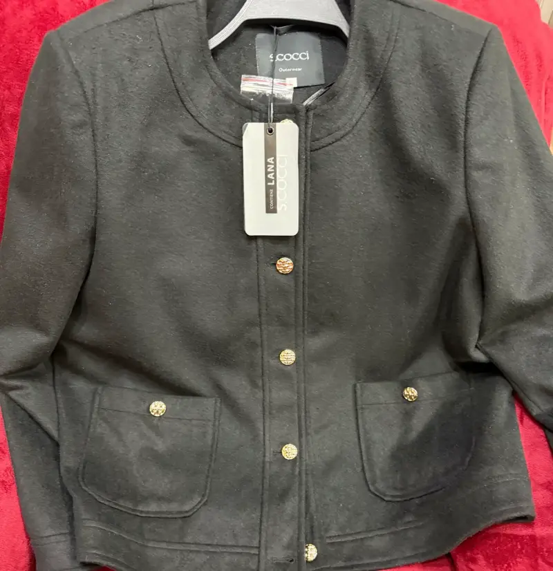 Chaqueta negra con bolsillos - 2