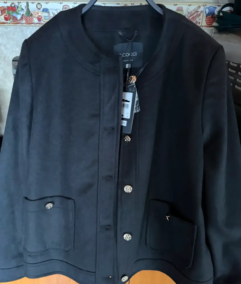 Chaqueta negra con bolsillos - 3