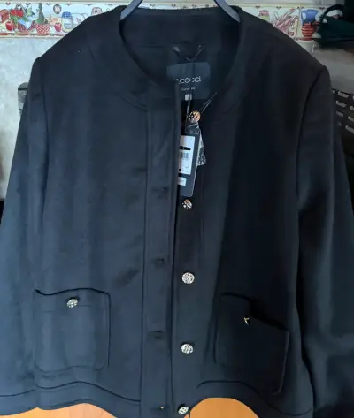 Chaqueta negra con bolsillos - miniatura 3