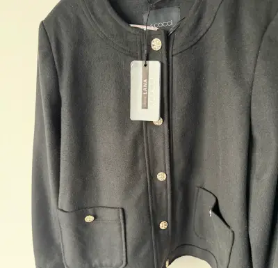 Chaqueta negra con bolsillos - miniatura 4