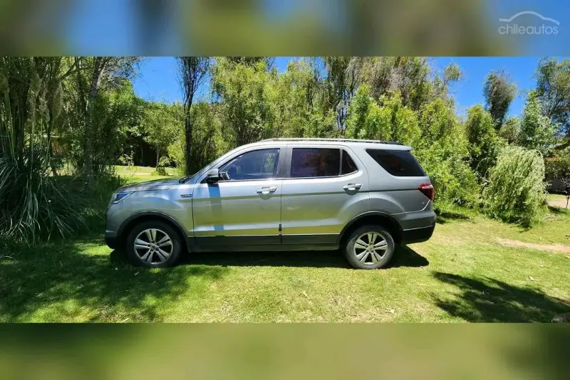 SUV gris changan cx70 en buen estado - 2
