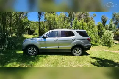 SUV gris changan cx70 en buen estado - miniatura 2