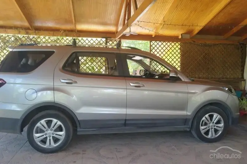 SUV gris changan cx70 en buen estado - 4