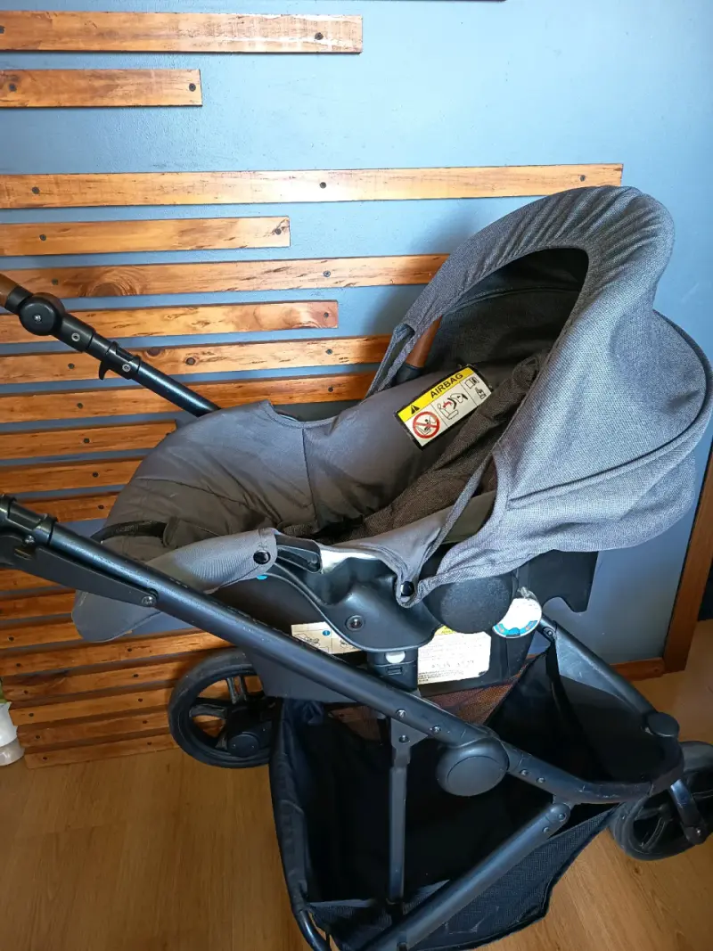 Coche Bebesit con silla para auto + moisés. - 3