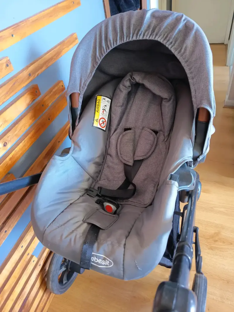 Coche Bebesit con silla para auto + moisés. - 5