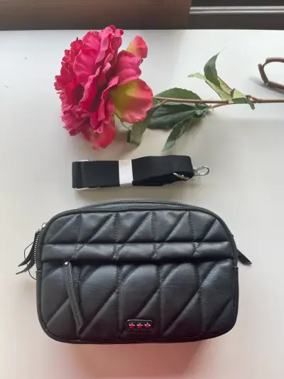 Cartera Juvenil negro acolchado con correa - miniatura 1