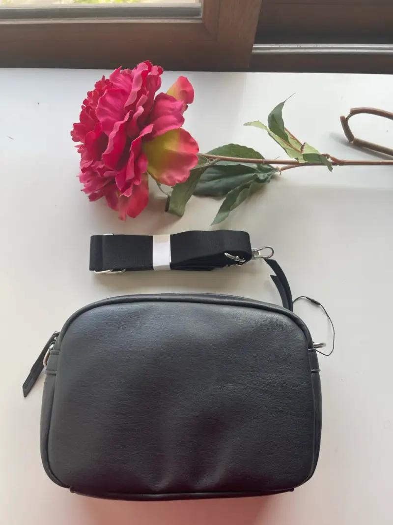 Cartera Juvenil negro acolchado con correa - 2