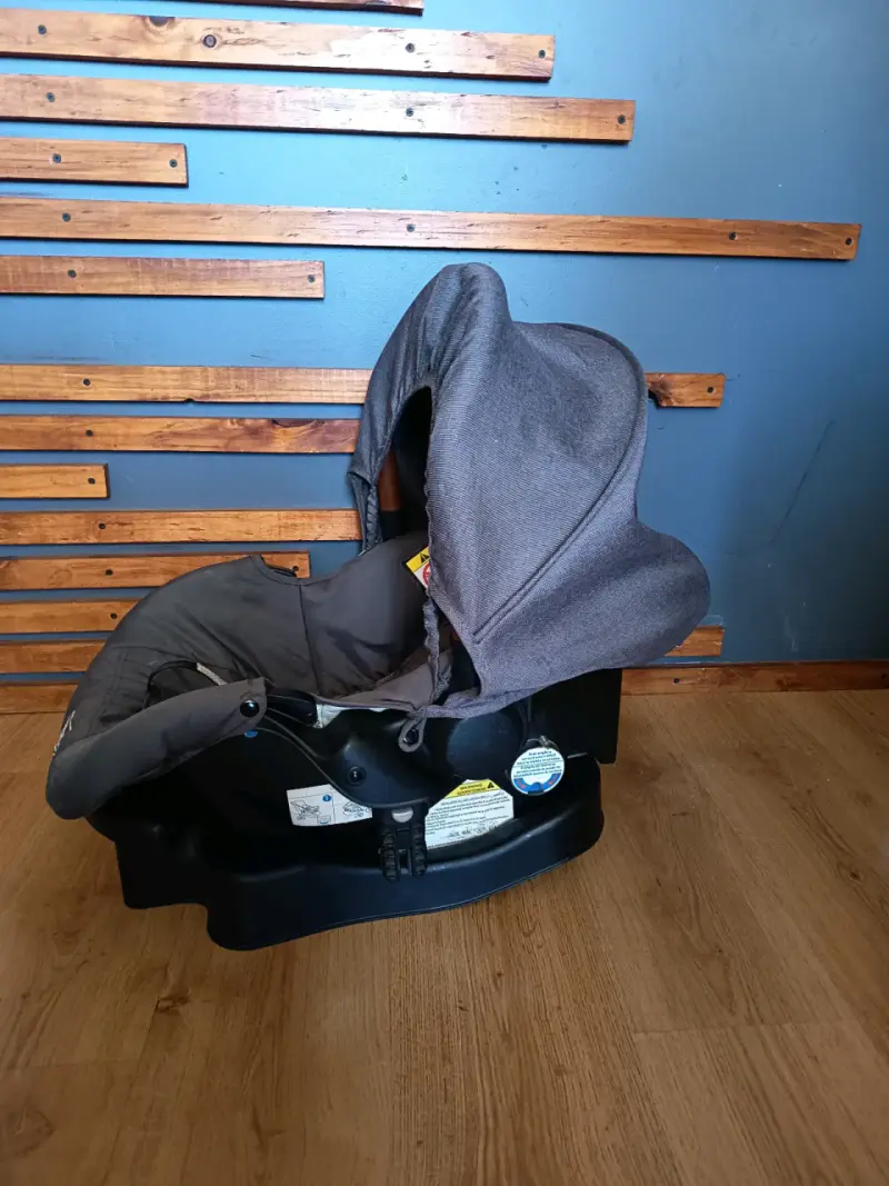 Coche Bebesit con silla para auto + moisés. - 7