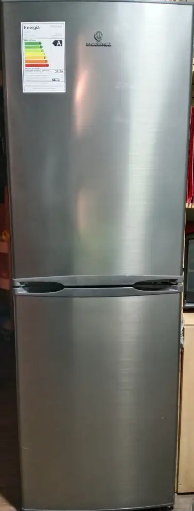Refrigerador dos puertas en buen estado - miniatura 4