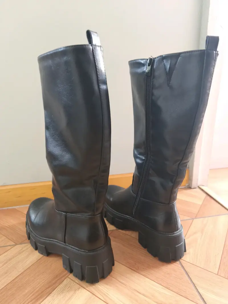 Botas negras con plataforma - 2