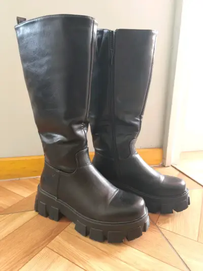 Botas negras con plataforma - miniatura 3