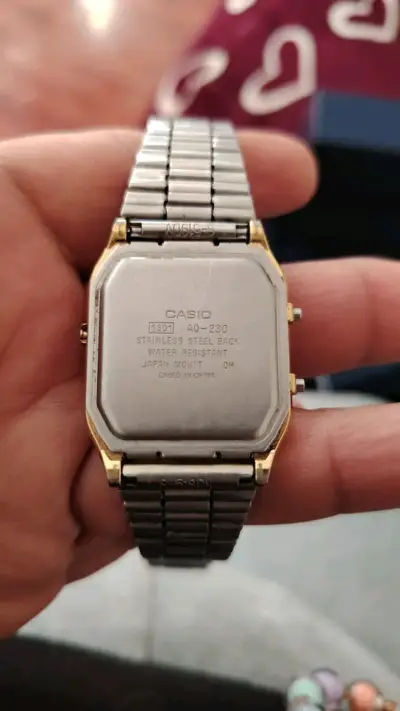 Reloj Casio dorado vintage - miniatura 2