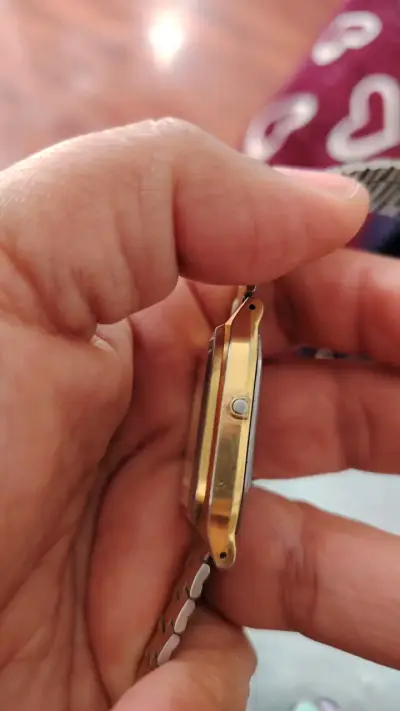 Reloj Casio dorado vintage - miniatura 3