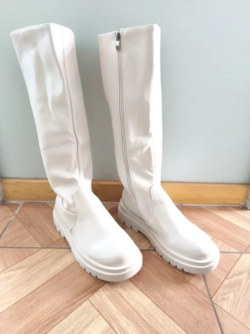 Botas blancas de mujer - 1