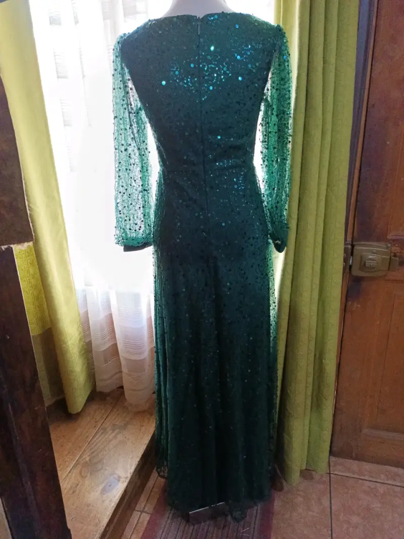 Vestido largo verde con lentejuelas - 5
