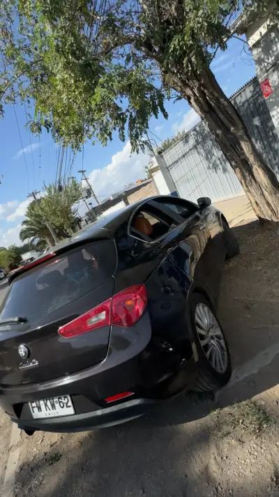 Auto Giulietta negro en buen estado - miniatura 1