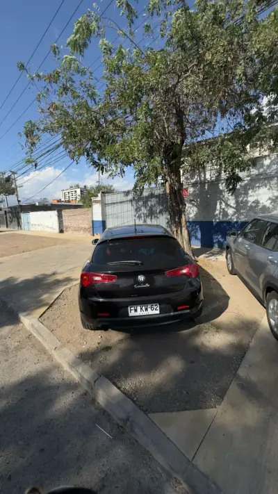 Auto Giulietta negro en buen estado - miniatura 2