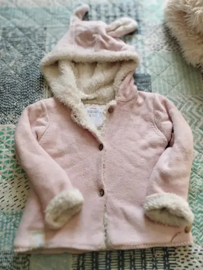 Chaqueta rosada con capucha para niña - miniatura 1
