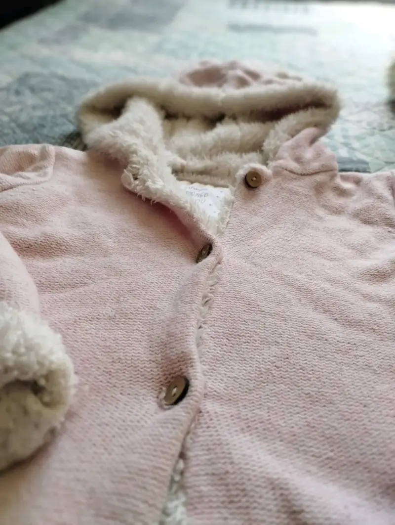 Chaqueta rosada con capucha para niña - 2