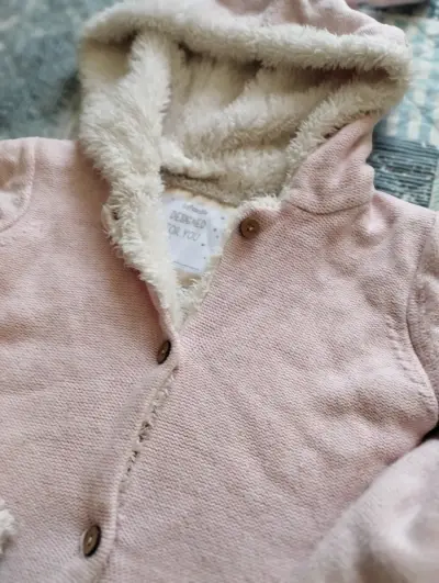 Chaqueta rosada con capucha para niña - miniatura 5