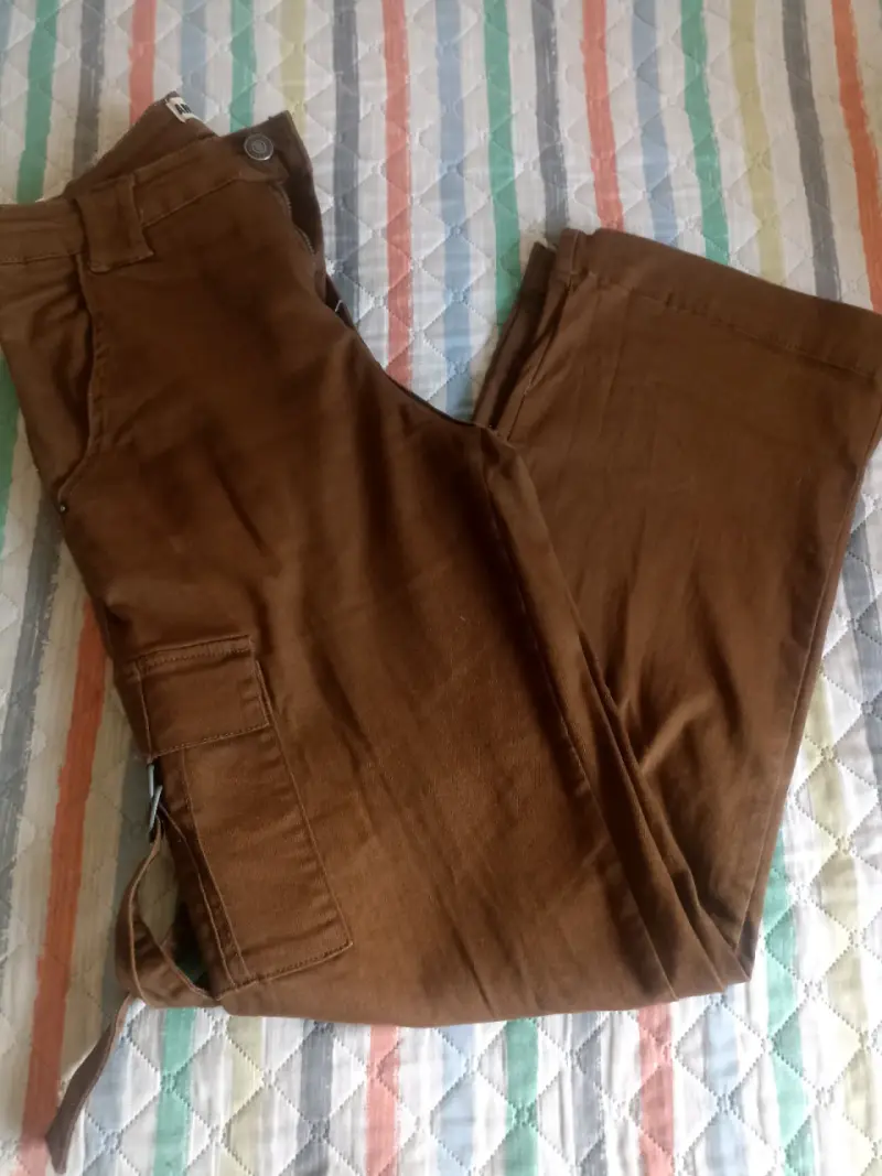 Pantalón cargo marrón