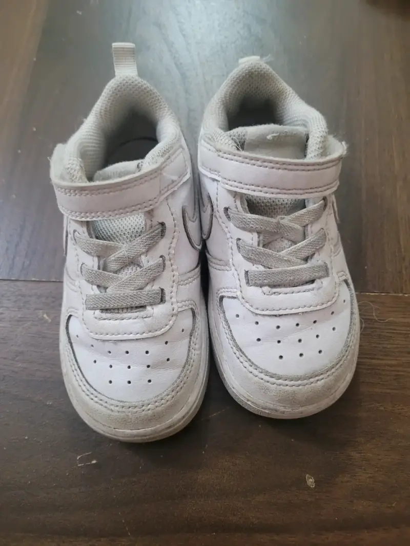 Zapatillas blancas para niños