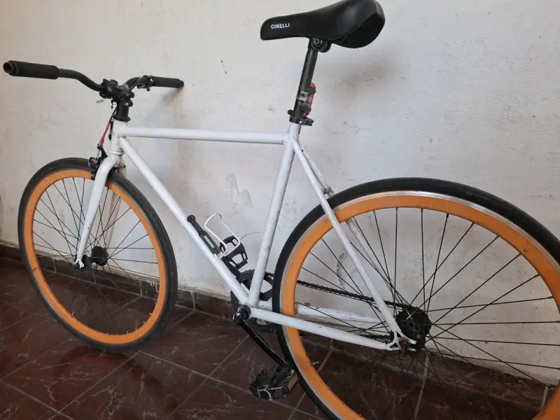 Bicicleta fixie blanca - 1