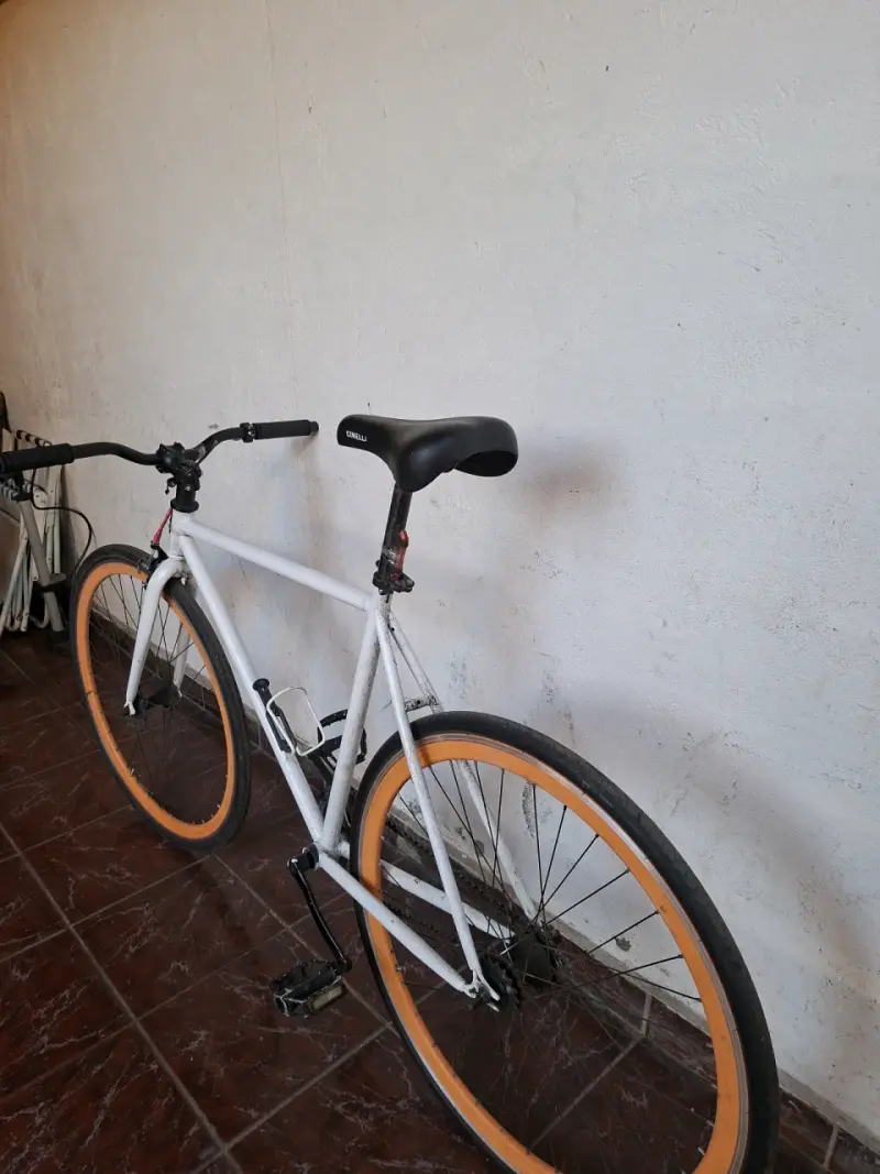 Bicicleta fixie blanca - 2